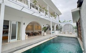 Apple Villas & Apartments, Close To Canggu & Seminyak